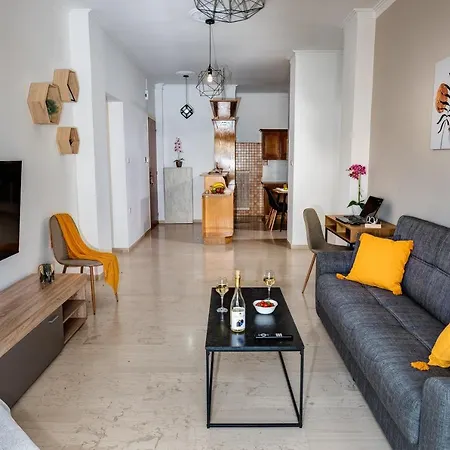 Apt. With Parking - 3 Min From Old Port Apartament *