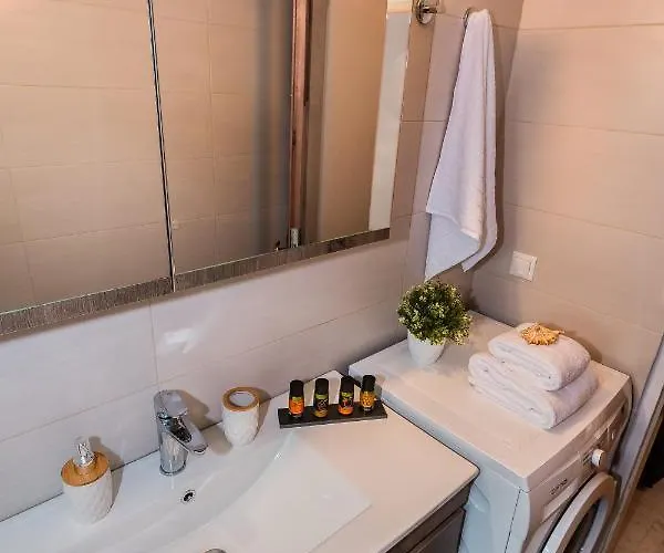 Apt. With Parking - 3 Min From Old Port 干尼亞