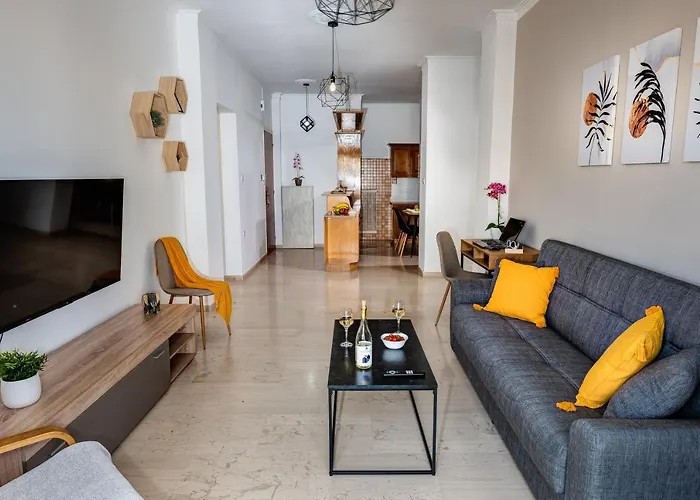 Apt. With Parking - 3 Min From Old Port Apartament *