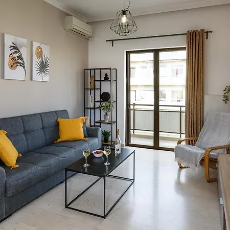 Apt. With Parking - 3 Min From Old Port Apartament
